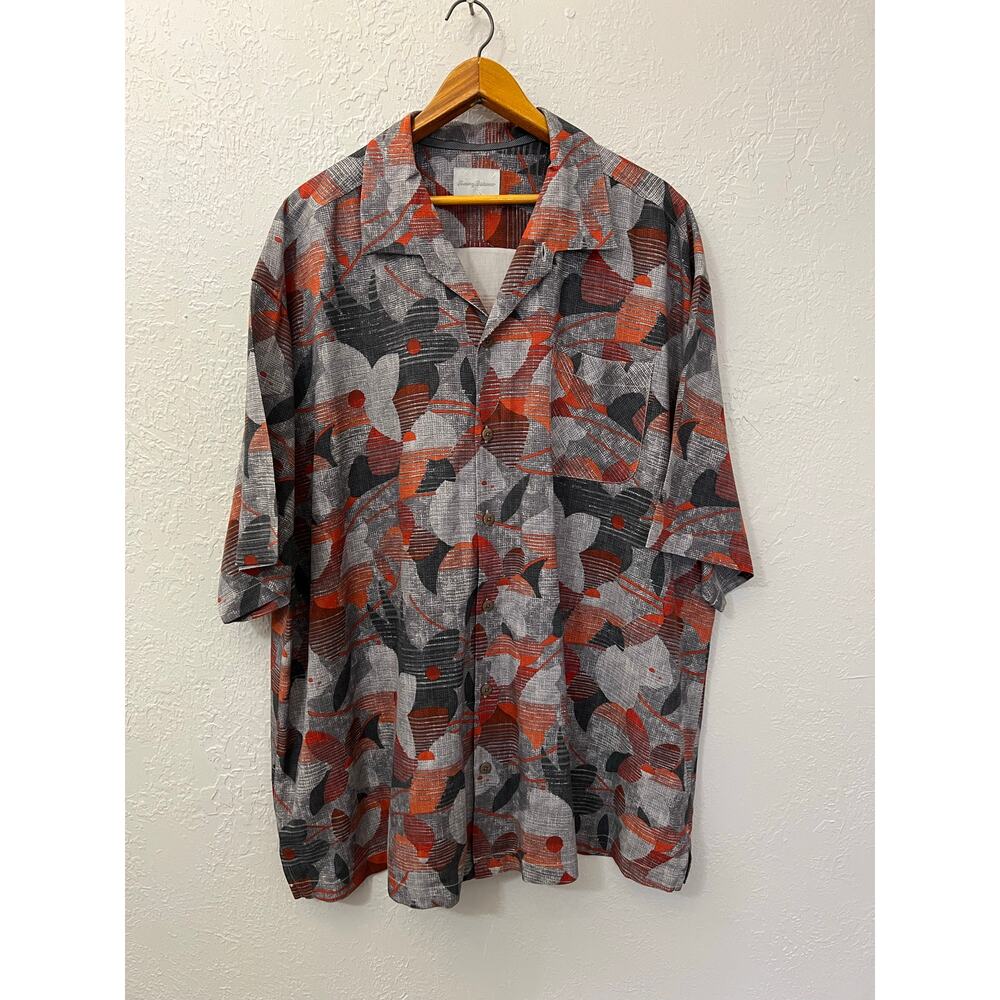 Tommy Bahama Silk Shirt Mens Medium Gray Red Abstract Hawaiian Summer Casual